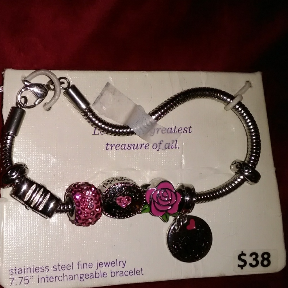 Hallmark "best mom ever" charm bracelet